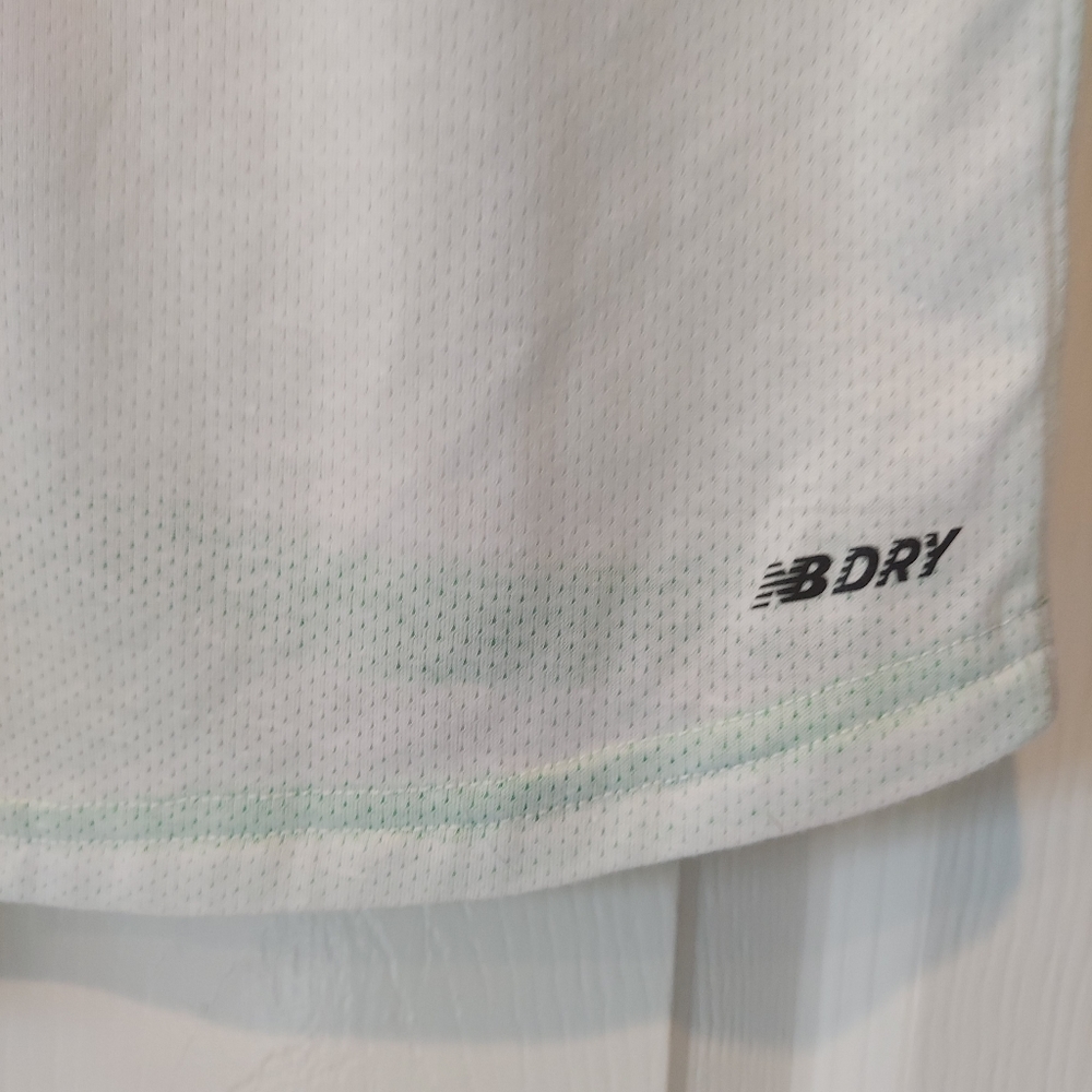 New Balance Men's short sleeve tee short white green graphic bicycle dry-fit L - Picture 4 of 7